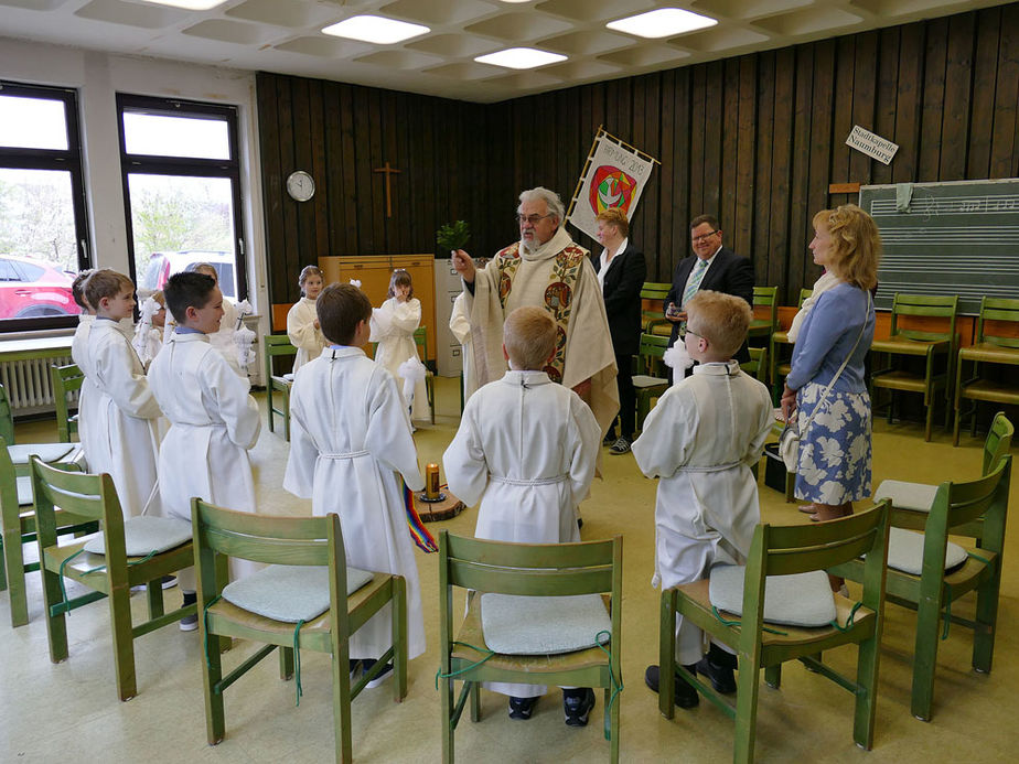 1. Heilige Kommunion in St. Crescentius (Foto: Karl-Franz Thiede)